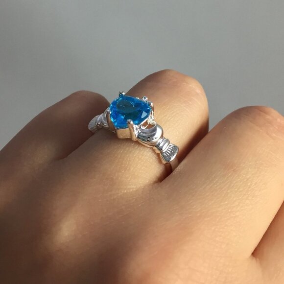 Jewelry Claddagh ring Irish symbol of love loyalty friendship silver blue new - Picture 8 of 8